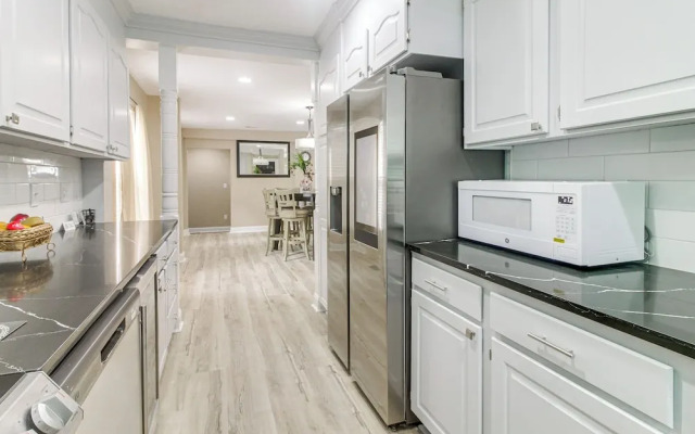 Charlotte Home w/ Yard - Near Spectrum Center!