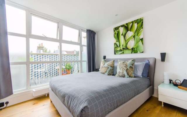 Loft in Clapham Junction Accommodates 4