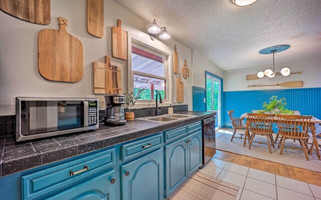 Dog-friendly Bella Vista Home w/ Grill + Deck