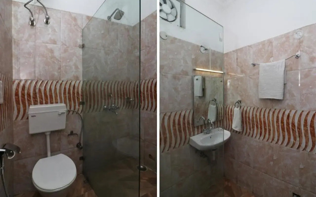 OYO Flagship 70305 Hotel Dg Dwarka Mor
