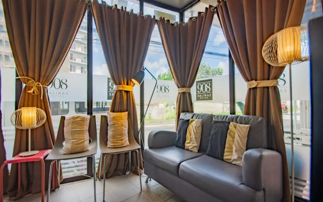 OYO 707 908 Salinas Suites
