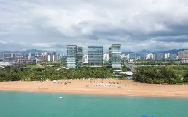 Sanya Yazhou Bay sea waves travel luxury seascape apartment