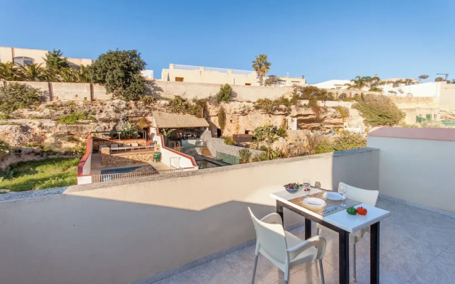 Pool and Sea, Penthouse Merill Apart 7