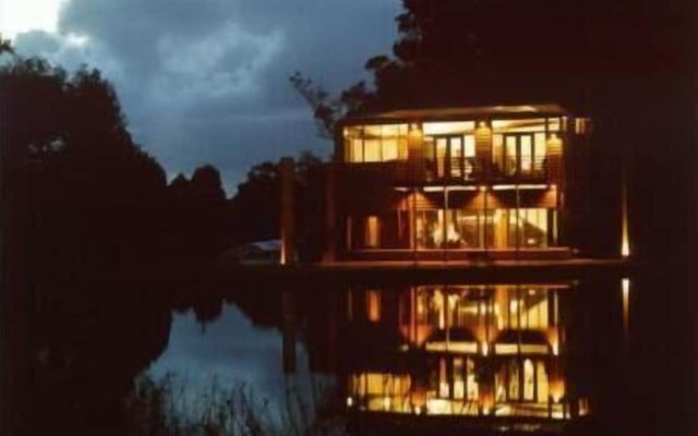 Bettenay Loft Spa Apartment & Lakeview Chalets