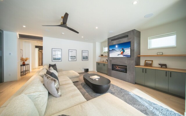 Wolf Rock Home 82