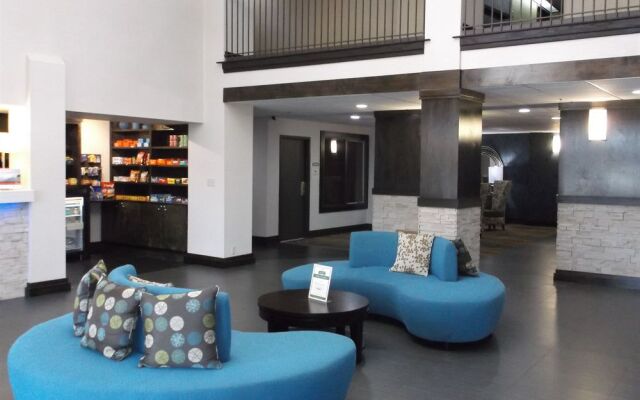 Holiday Inn Express & Suites Bentonville