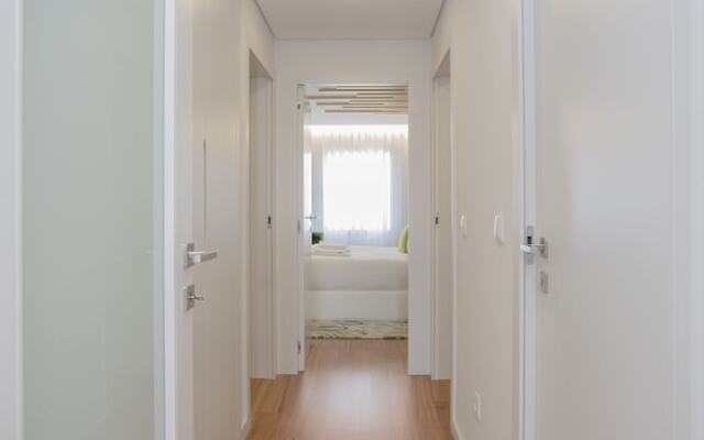 Liiiving -Luxury River View Apartment VI
