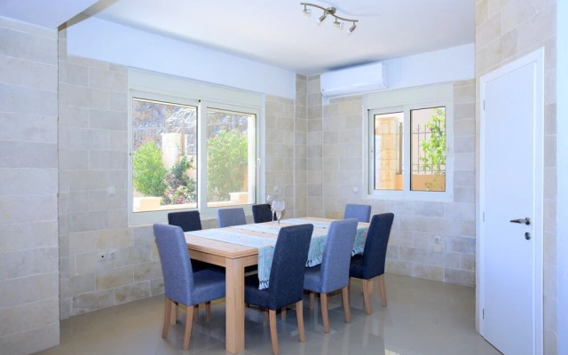 Villa Diktynna Embrace the Endless Blue