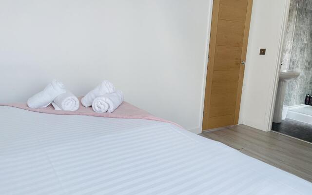 Rose Quartz (Ferndale lodge, Ferndale Rise)
