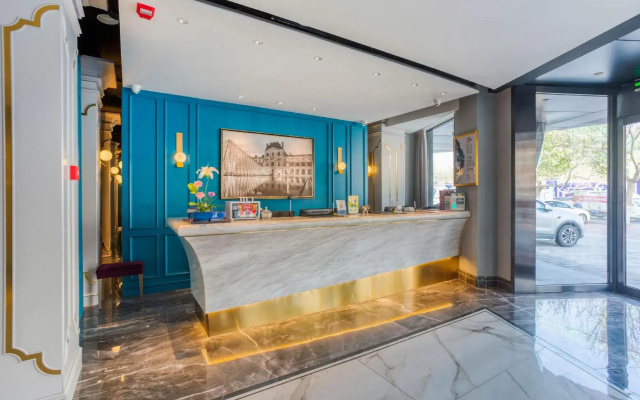 Aiju Hotel (Yingkou Bayuquan District Moon Lake Park Branch)
