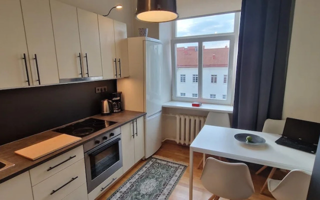 Tyzen38 Luxury Apartment