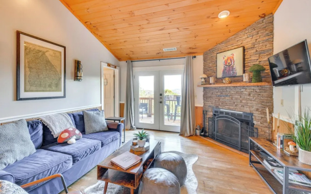 Lakemont Mountain Cabin w/ Game Room & Hot Tub!