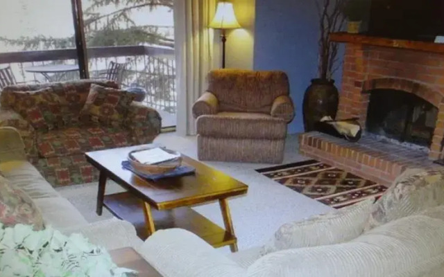 Park Station 2 Bd/2 Ba Quiet Corner Main St Condo