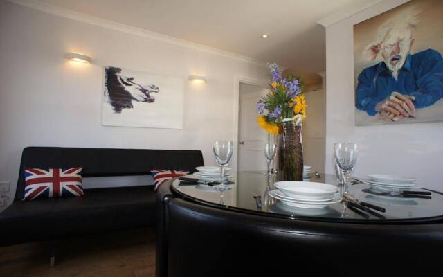 Brompton House - The Beach