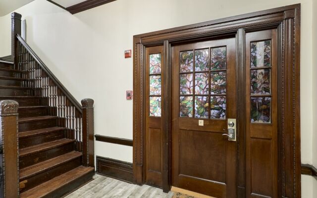 White House at Grand Central