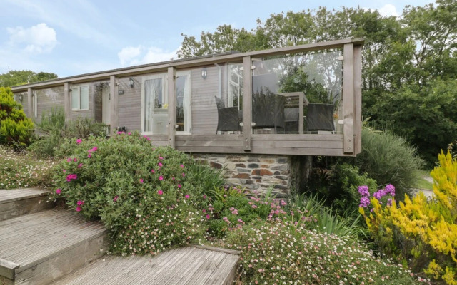 5 Tree Tops, Looe