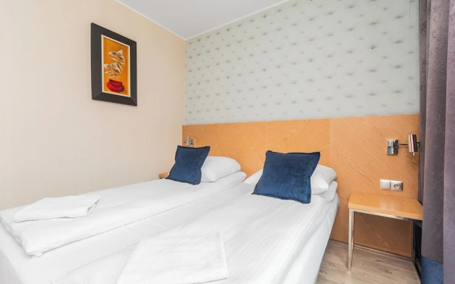 Amber Port 12B by Grand Apartments