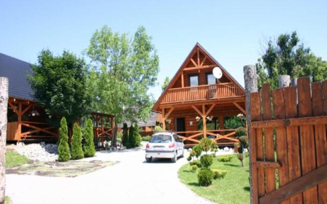 Zbojn¿a drevenica 2