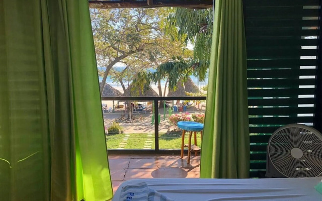 Playa Hermosa Ecolodge