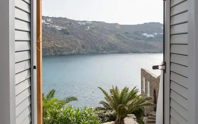 Etesians Suites & Villas