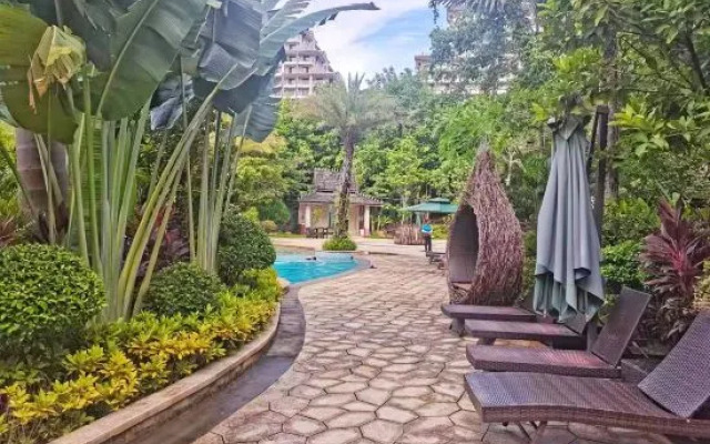 Days Inn Wyndham Xishuangbanna Jinghong Rainforest Park (Mengluo Dafosi Branch)