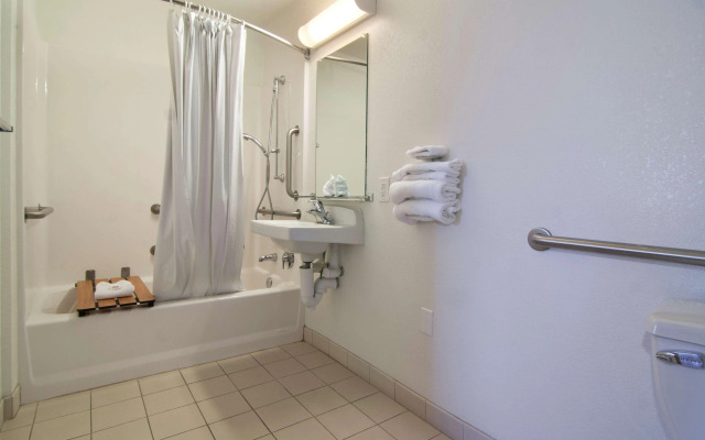 Motel 6 Roseville, MN - Minneapolis North