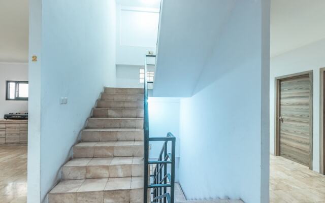OYO 1491 Sandang Residence Near RS Patria IKKT