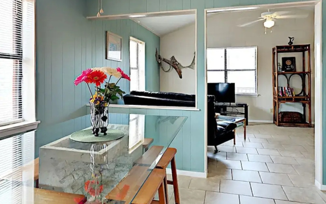 Lowki Bungalow by RedAwning