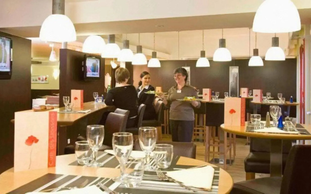 Отель Mermoz Paris Le Bourget