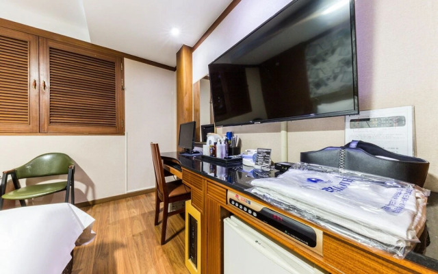 Seocho JS Hotel