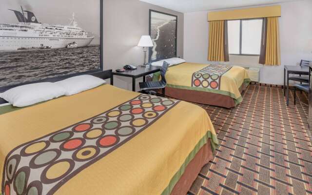 Super 8 by Wyndham League City/Kemah Area