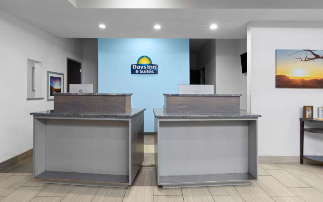 Days Inn & Suites by Wyndham Lubbock Medical Center