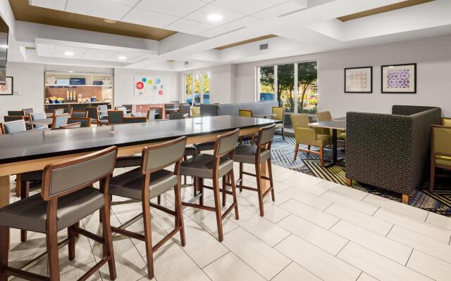 Holiday Inn Express & Suites Marysville, an IHG Hotel