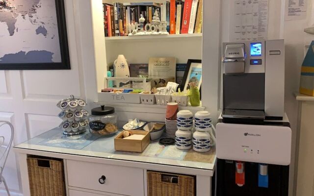 Eagle Wing Inn - Cape Cod