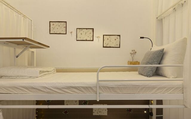 The Art - Nice To Home Saigon - Hostel