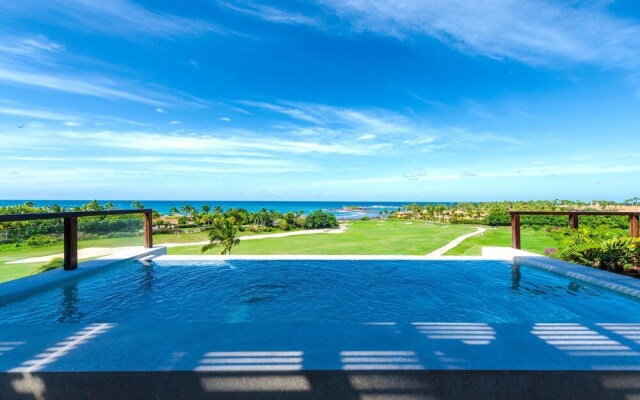 Sunny Vacation Condo 5