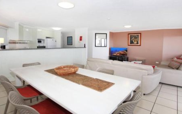 Unit 1 The Rocks 1746 David Low Coolum Beach Linen Included Wifi 500 Bond – Guest Rooms – Coolum Beach