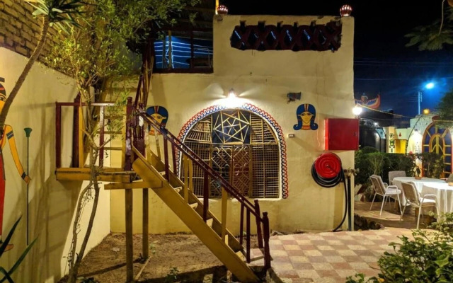 Elphardous Hotel