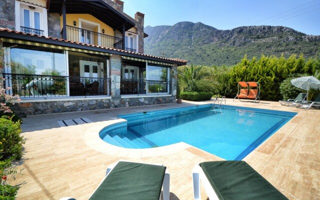 Villa Antas by Helaltatilvillari