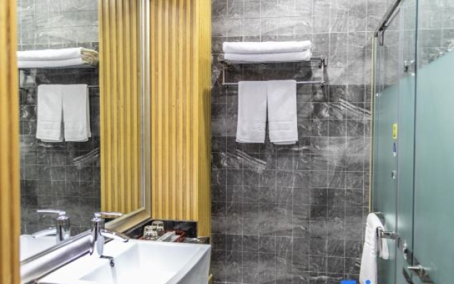 Shengzhou POLI Theme Business Hotel – Bathroom – Shaoxing