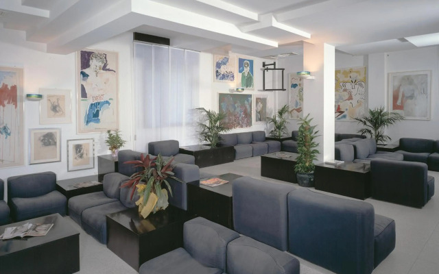Wally Hotel
