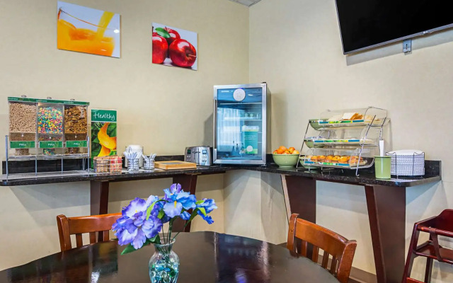 Quality Suites Atlanta Airport East