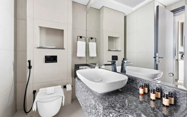 Silkhaus Large Modern Studio JVC With Gym Pool