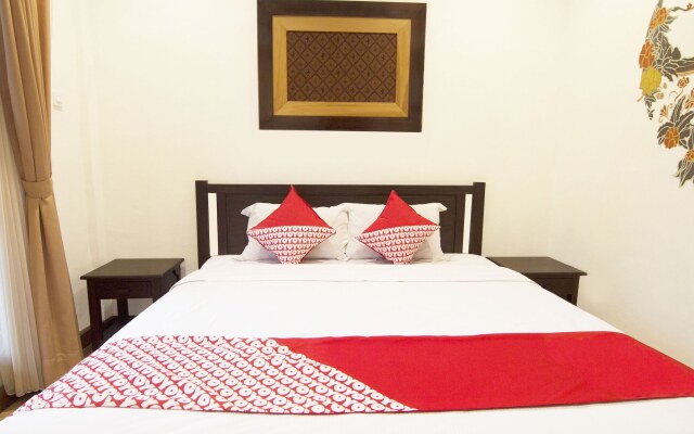 OYO 261 Sasono Putro Guest House