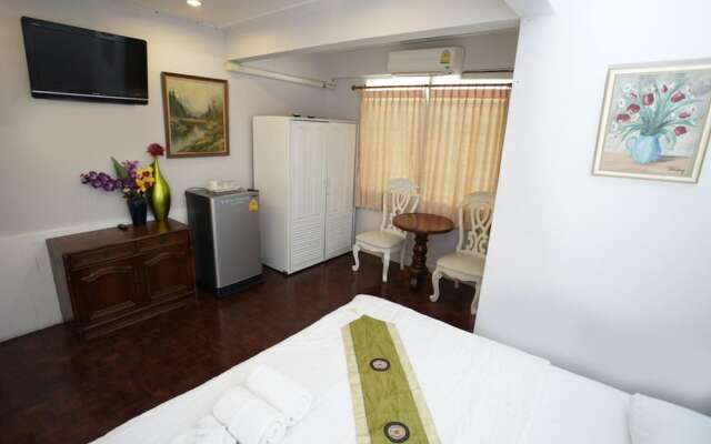 The Riviera Wongamat by Pattaya Holiday