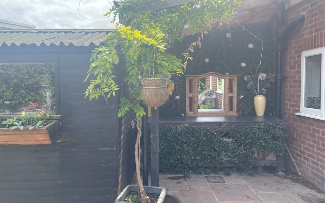 Charming Green Retreat in Idyllic Eccleston