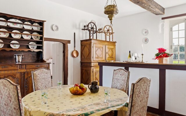 Guest room in a lavish castle in Allier