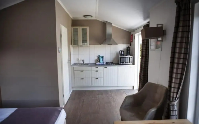 2 2-Person Hotel Room