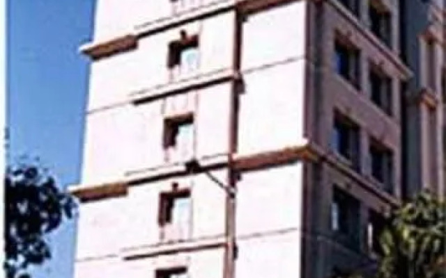 Hotel Ramada Raj Park