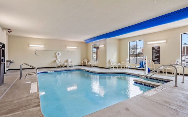 Cobblestone Hotel & Suites - Central Wisconsin Airport